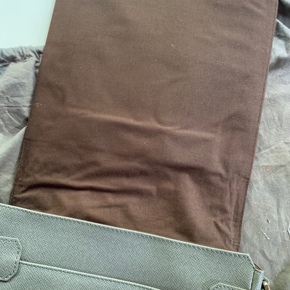 Louis Vuitton - Picture 2 of 5